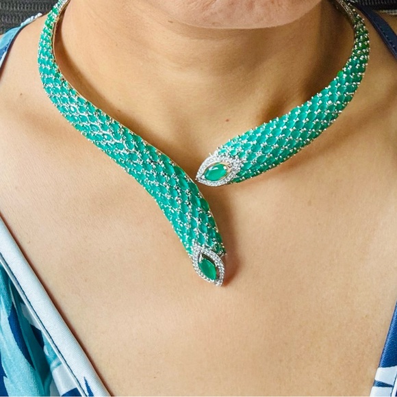 Trendy yet Light Weight Necklace - Picture 5 of 7